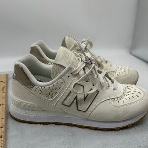 NEW BALANCE WOMEN’S 574 Sneakers In “Sea Salt w/ Gold” Colorway Size 7.5